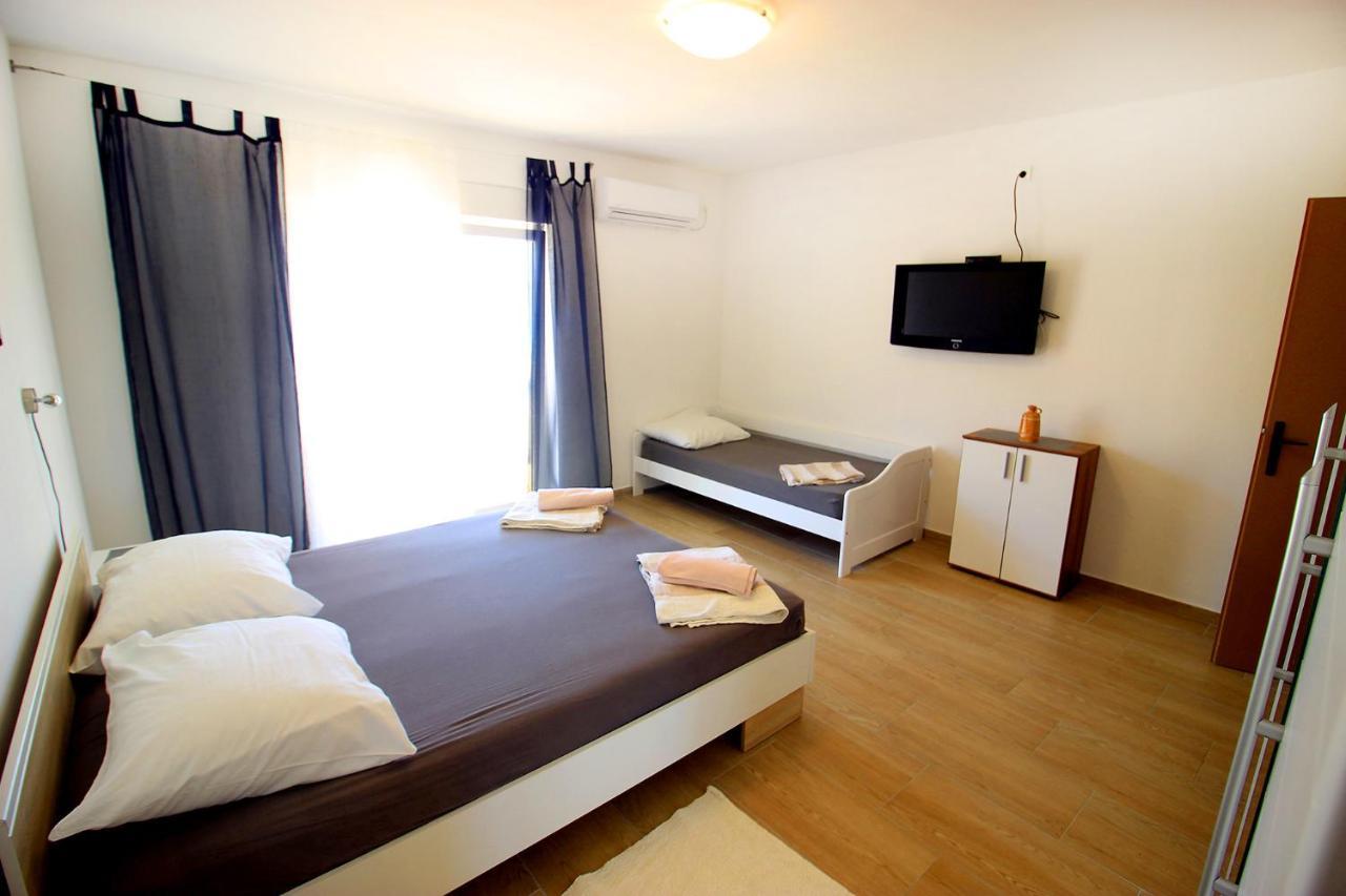 The Peaceful Vacation Apartment Metajna Bagian luar foto