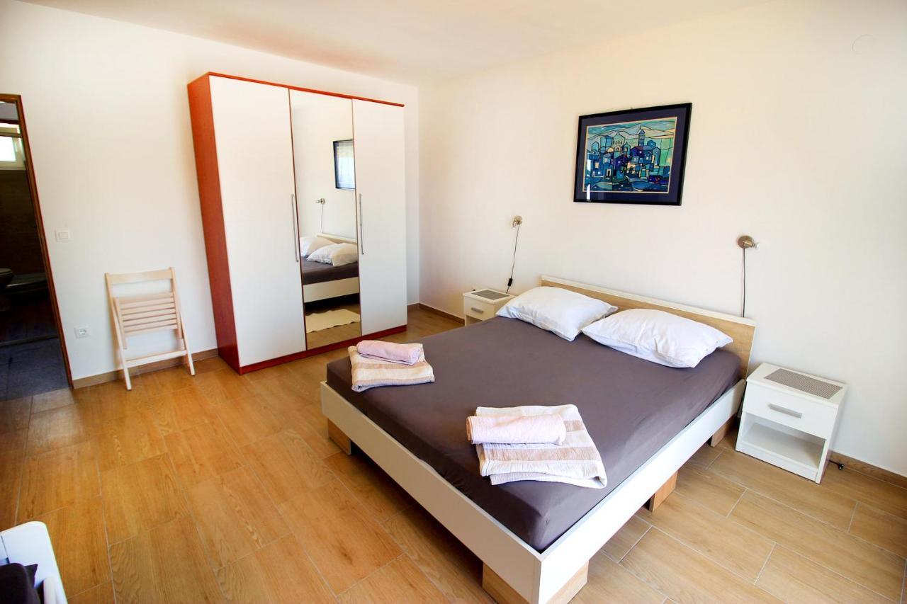 The Peaceful Vacation Apartment Metajna Bagian luar foto
