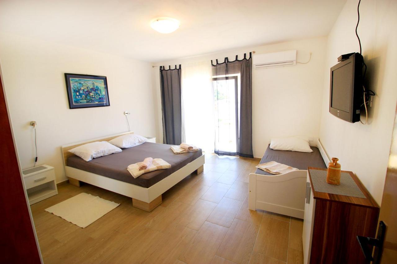 The Peaceful Vacation Apartment Metajna Bagian luar foto